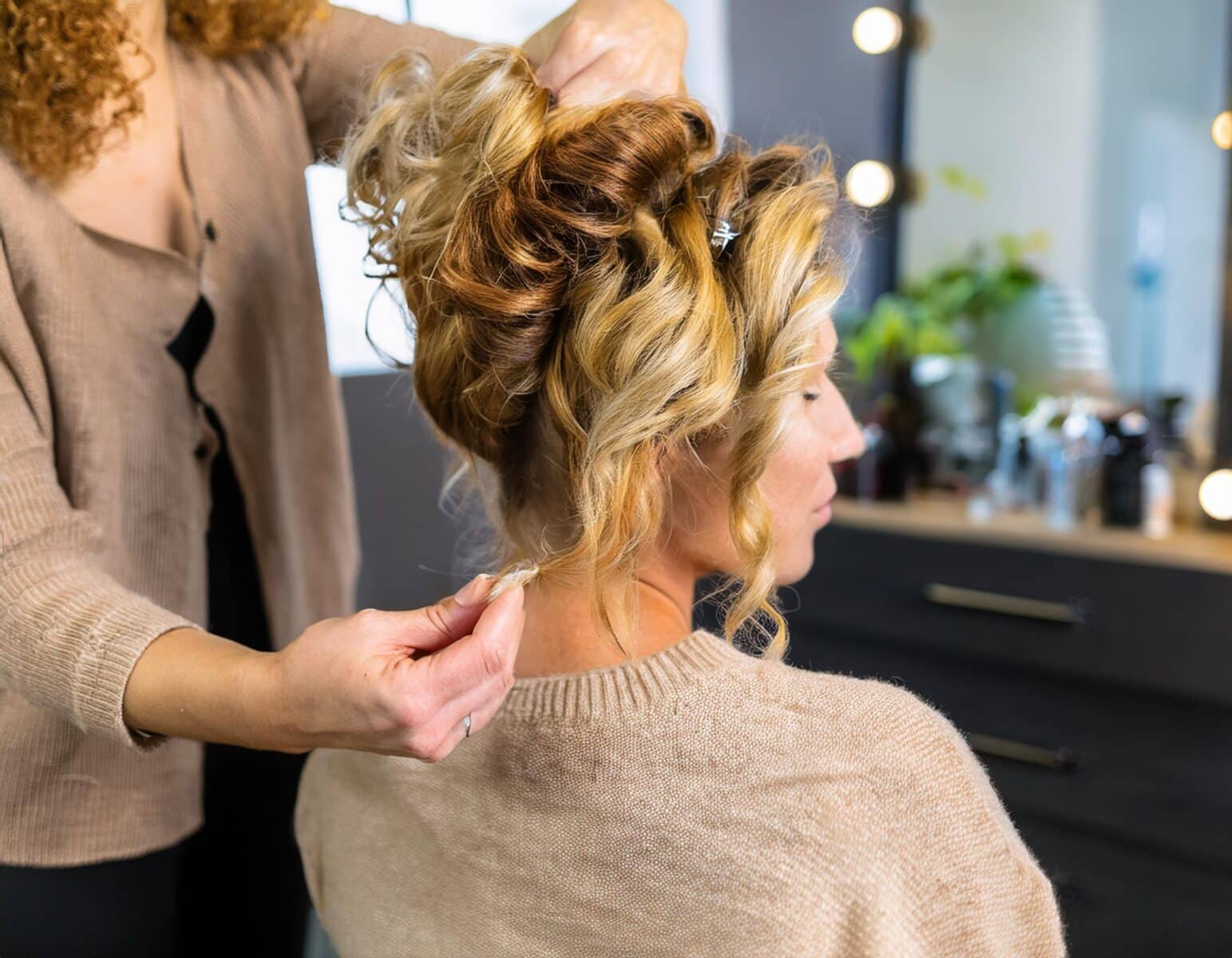 Comment sublimer vos cheveux bouclés pour votre mariage
