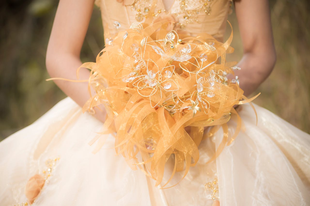robe de mariée jaune